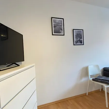 Geraeumige Monteurwohnung In Infrastrukturell Bester Lage *